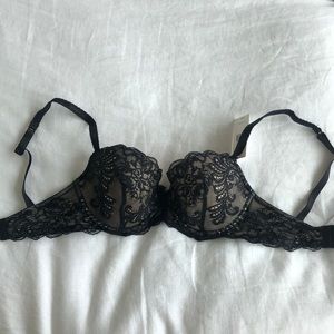 Le Mystere lace bra. Never been worn.